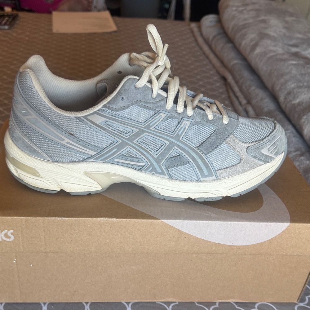 ASICS Mens Light Gray Sneakers